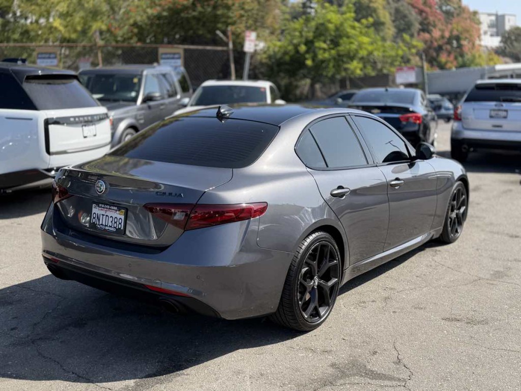 2019 Alfa Romeo Giulia Image 6