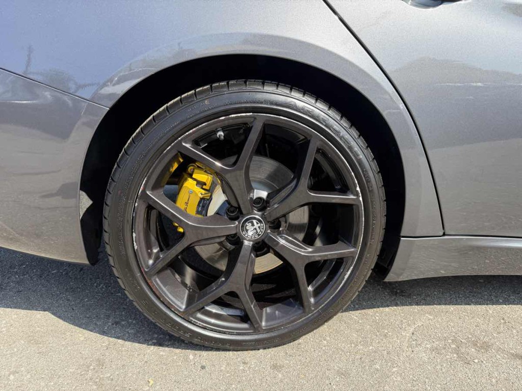 2019 Alfa Romeo Giulia Image 9