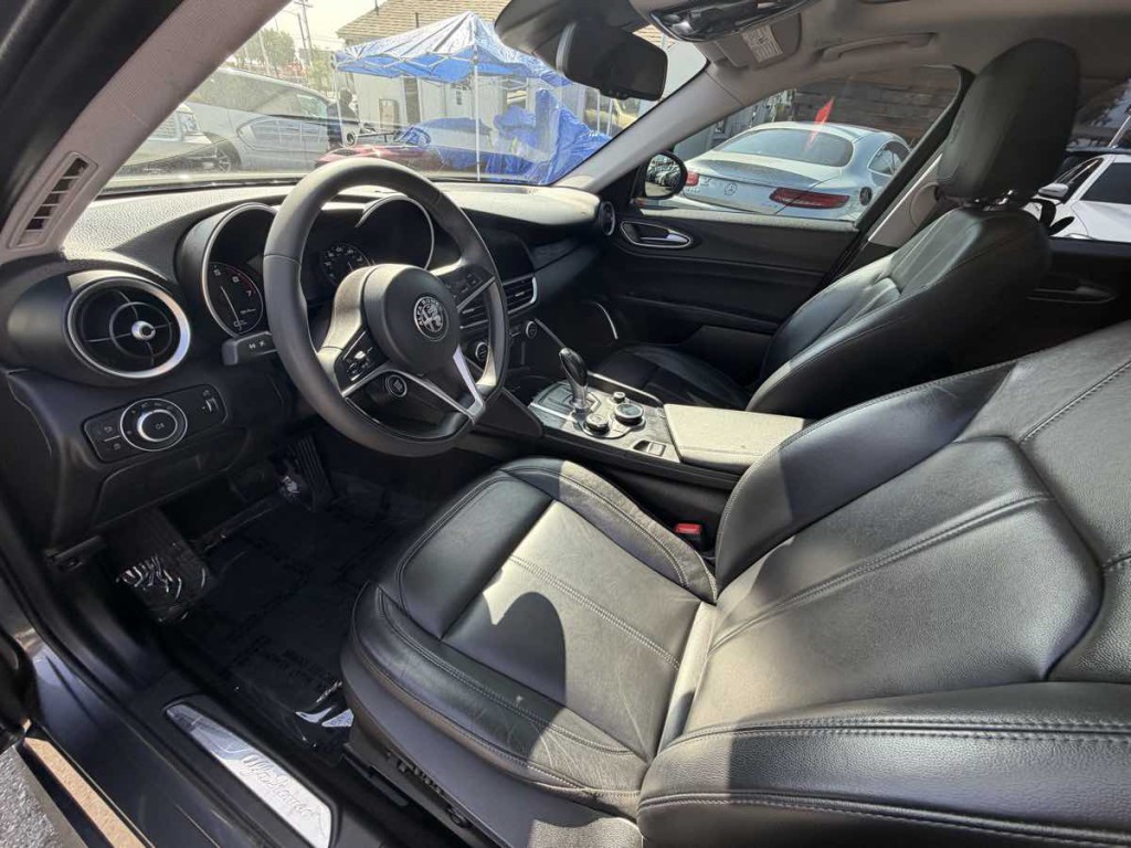 2019 Alfa Romeo Giulia Image 11