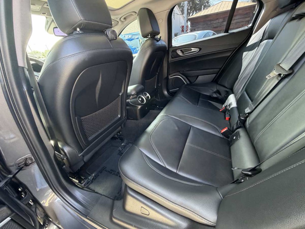 2019 Alfa Romeo Giulia Image 13