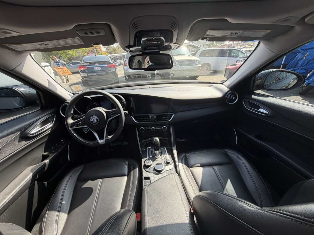 2019 Alfa Romeo Giulia Image 14