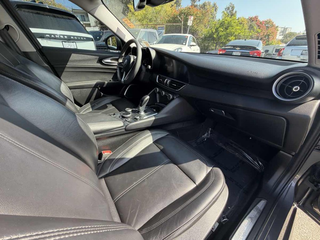 2019 Alfa Romeo Giulia Image 15