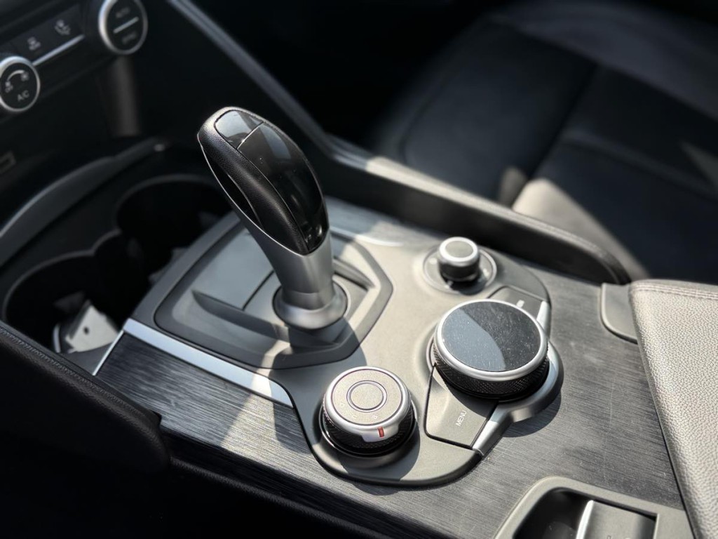 2019 Alfa Romeo Giulia Image 16