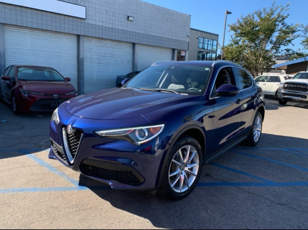 2018 Alfa Romeo Stelvio Image 1