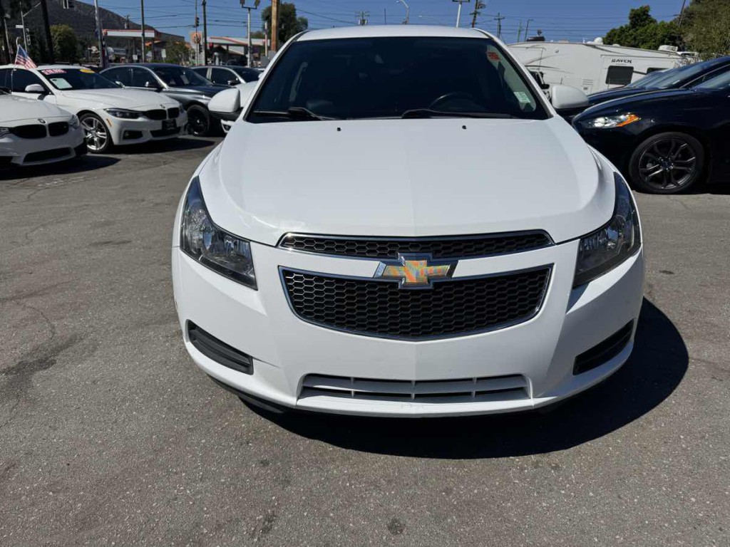 2014 Chevrolet Cruze Image 2