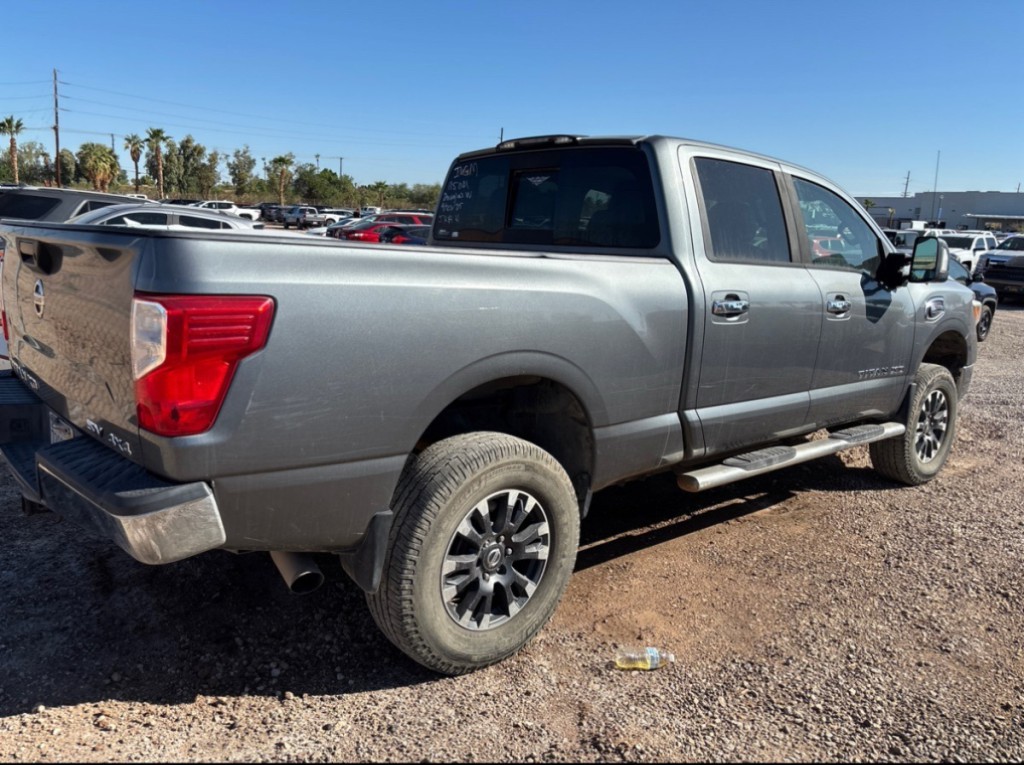 2017 Nissan Titan Image 2