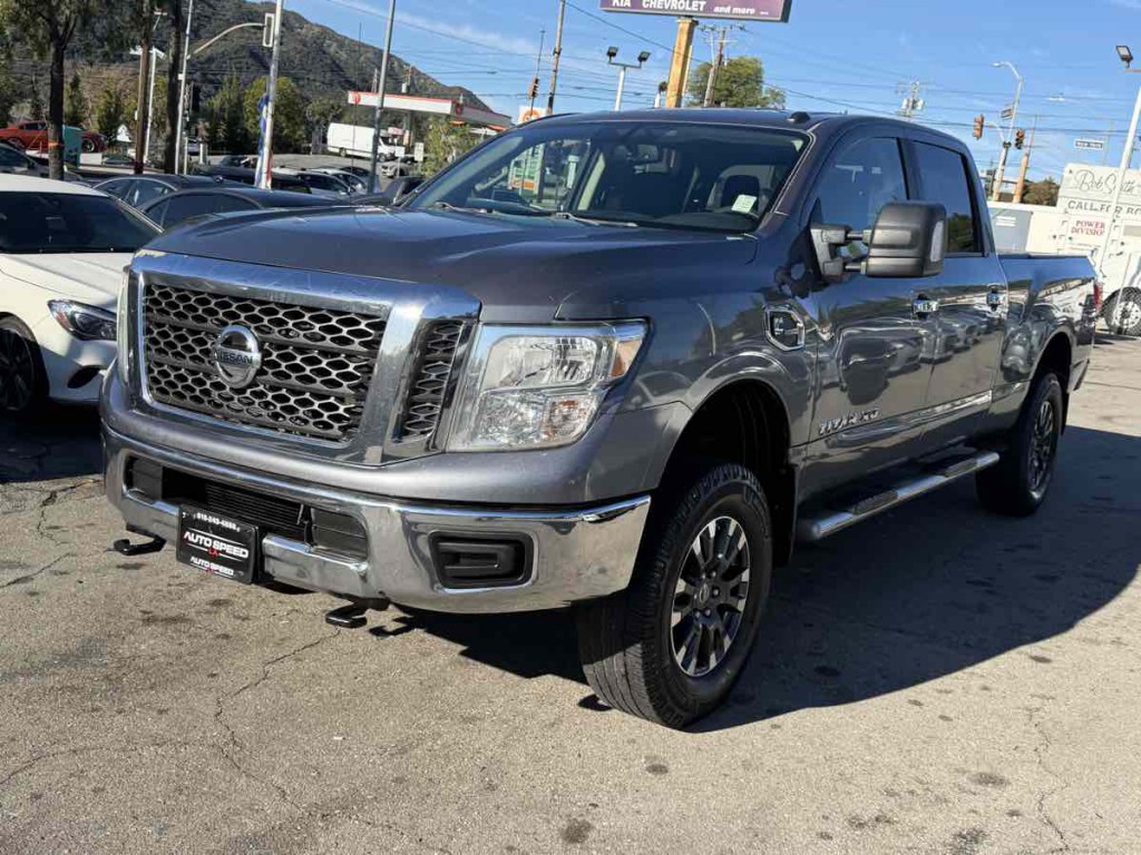 2017 Nissan Titan Image 4