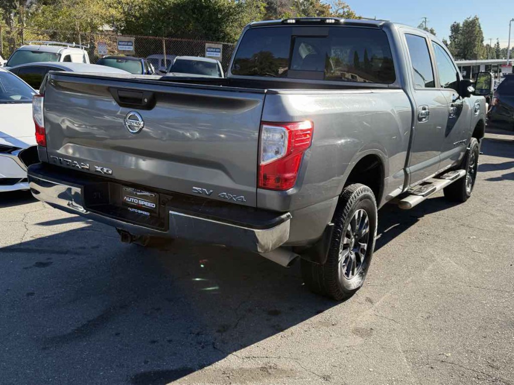 2017 Nissan Titan Image 5