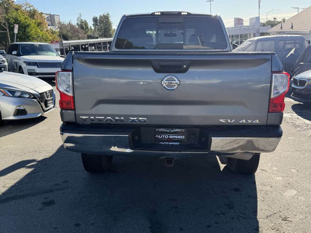 2017 Nissan Titan Image 6