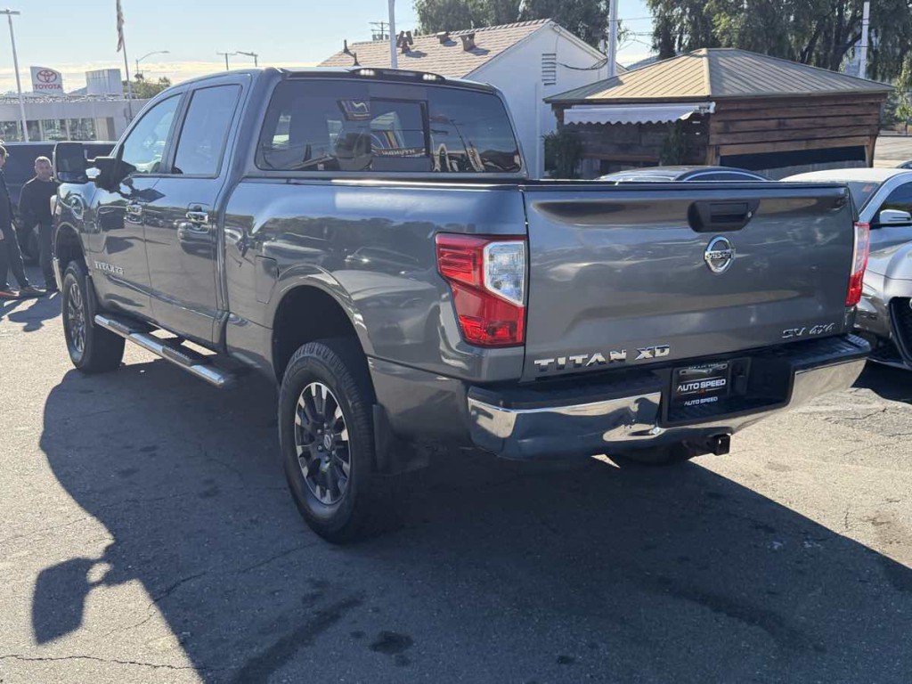 2017 Nissan Titan Image 7