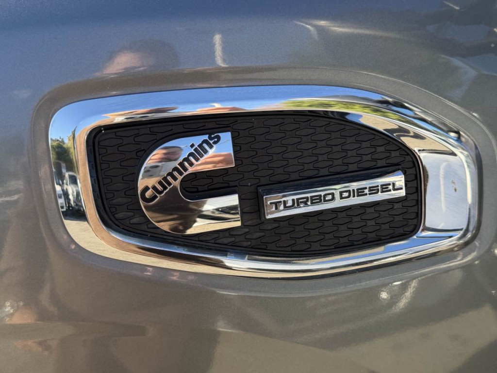 2017 Nissan Titan Image 17