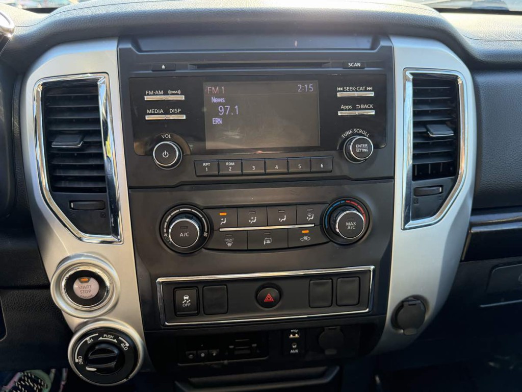 2017 Nissan Titan Image 19