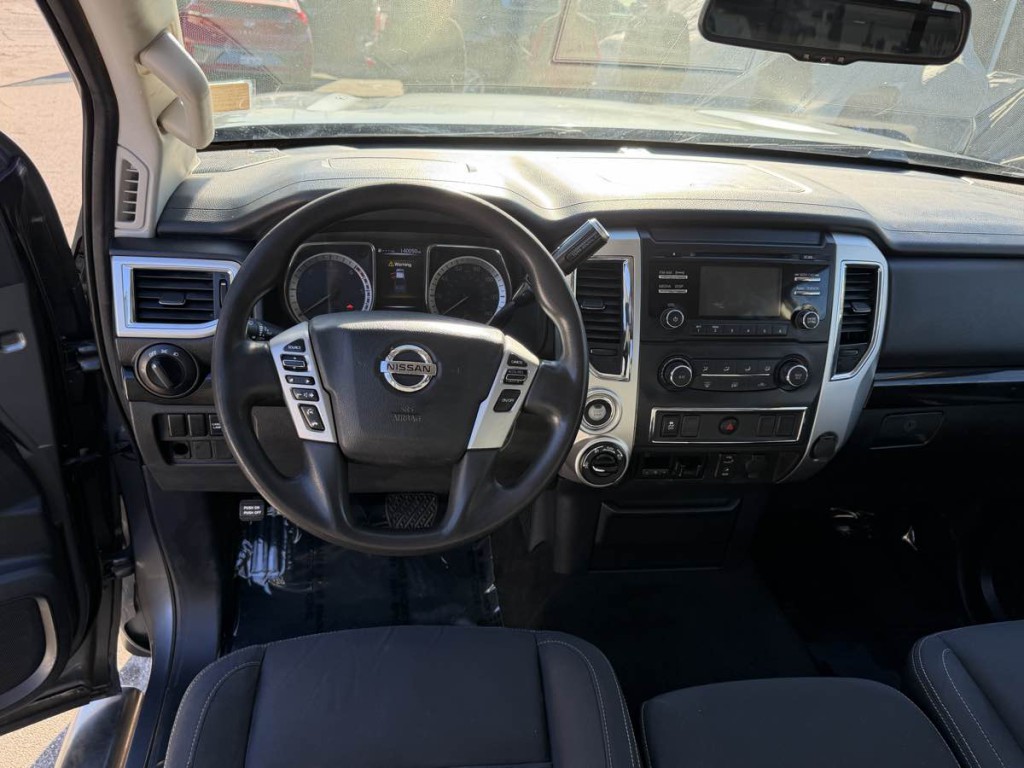 2017 Nissan Titan Image 24
