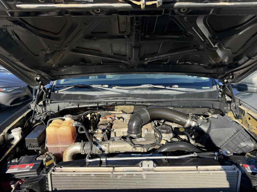 2017 Nissan Titan Image 25