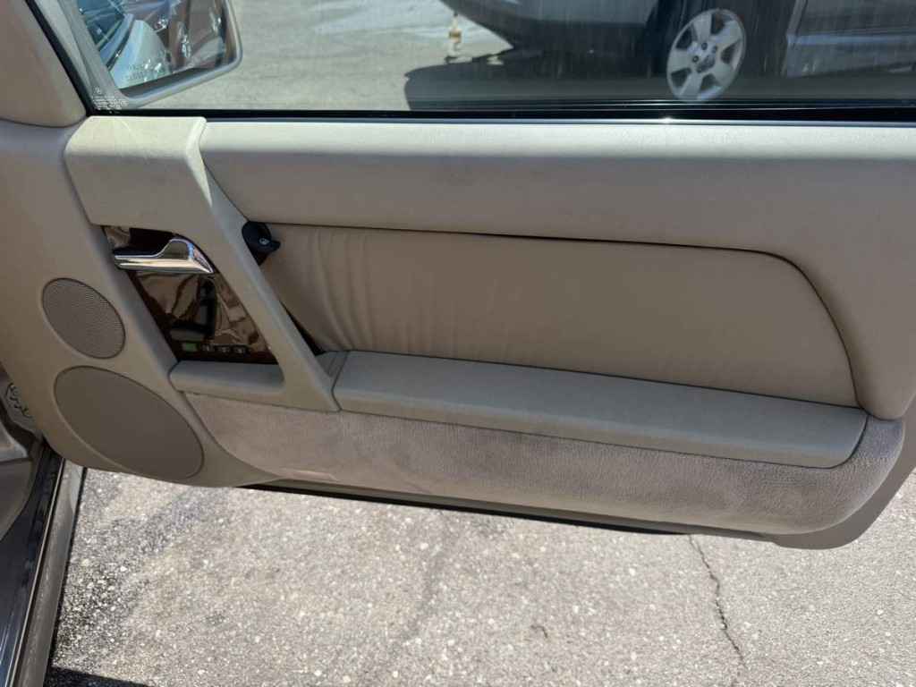 1995 Mercedes-Benz 5.0L Image 18