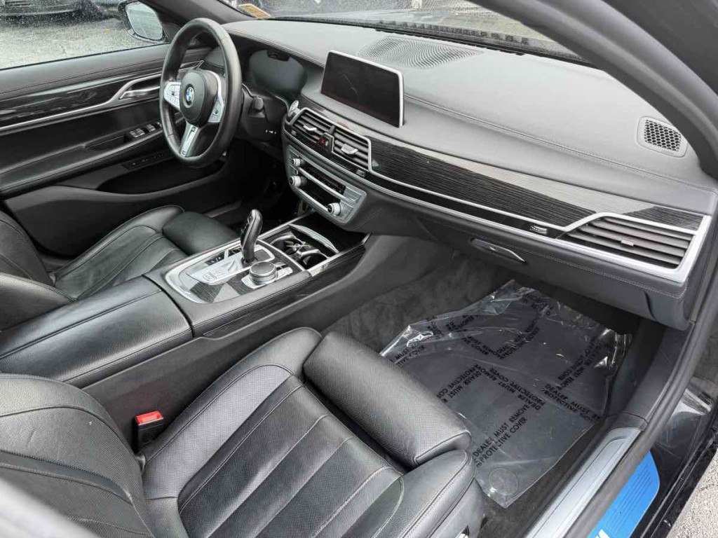2020 BMW 7 Series Image 15