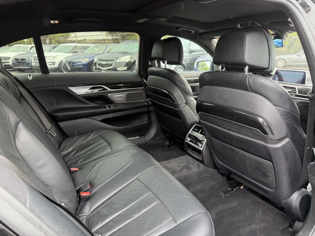 2020 BMW 7 Series Image 17