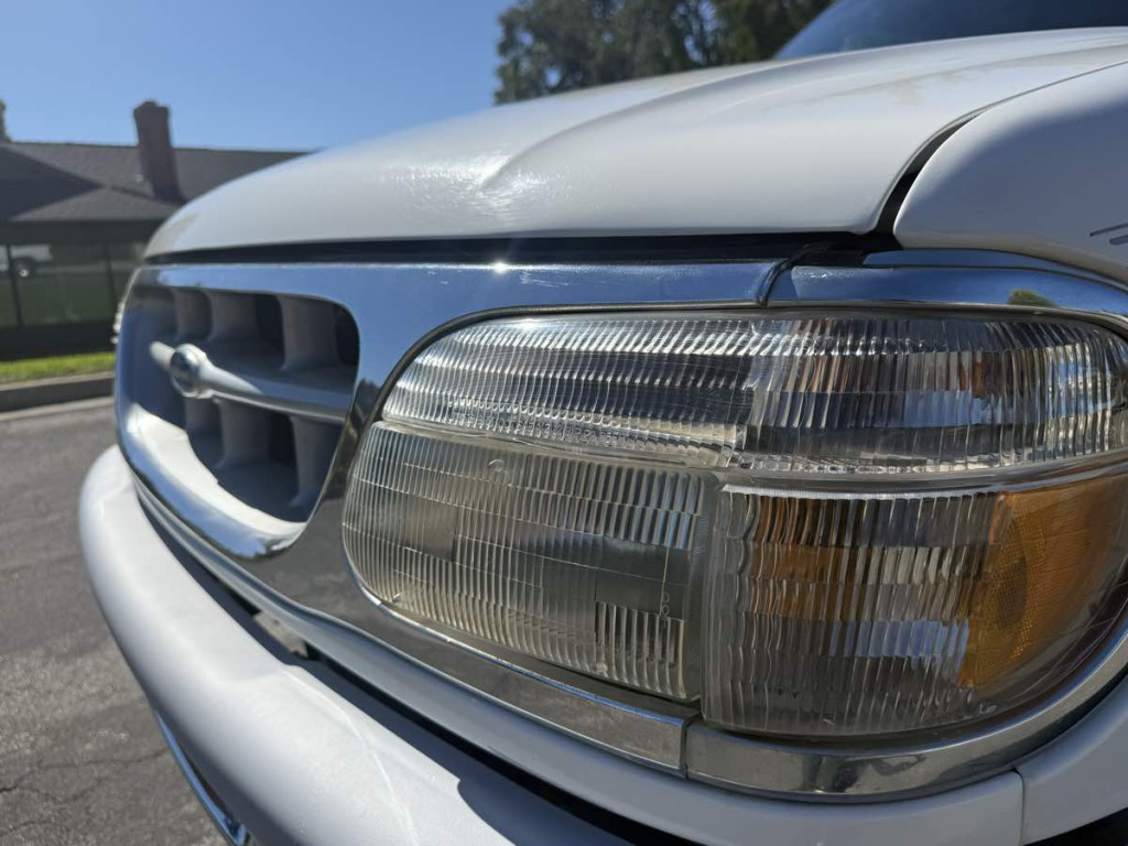 1997 Ford Explorer Image 9
