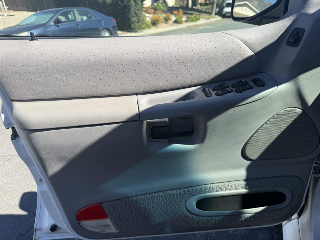 1997 Ford Explorer Image 17