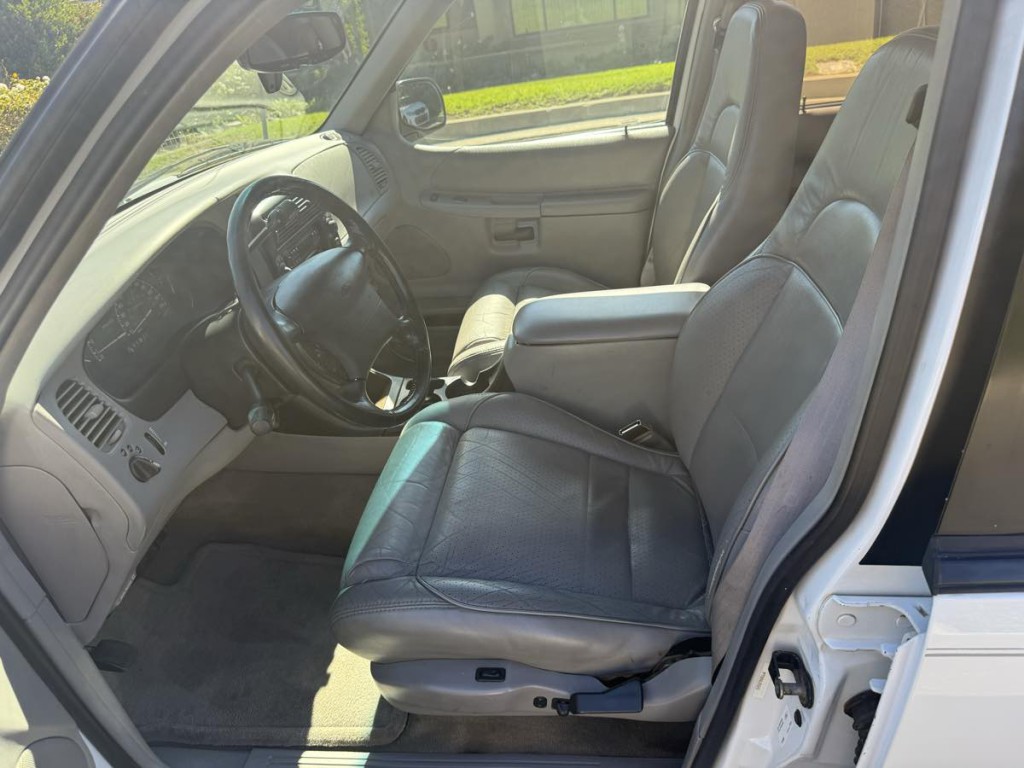 1997 Ford Explorer Image 18