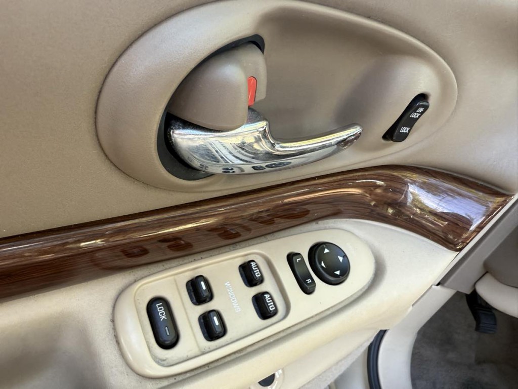 2005 Buick LeSabre Image 30