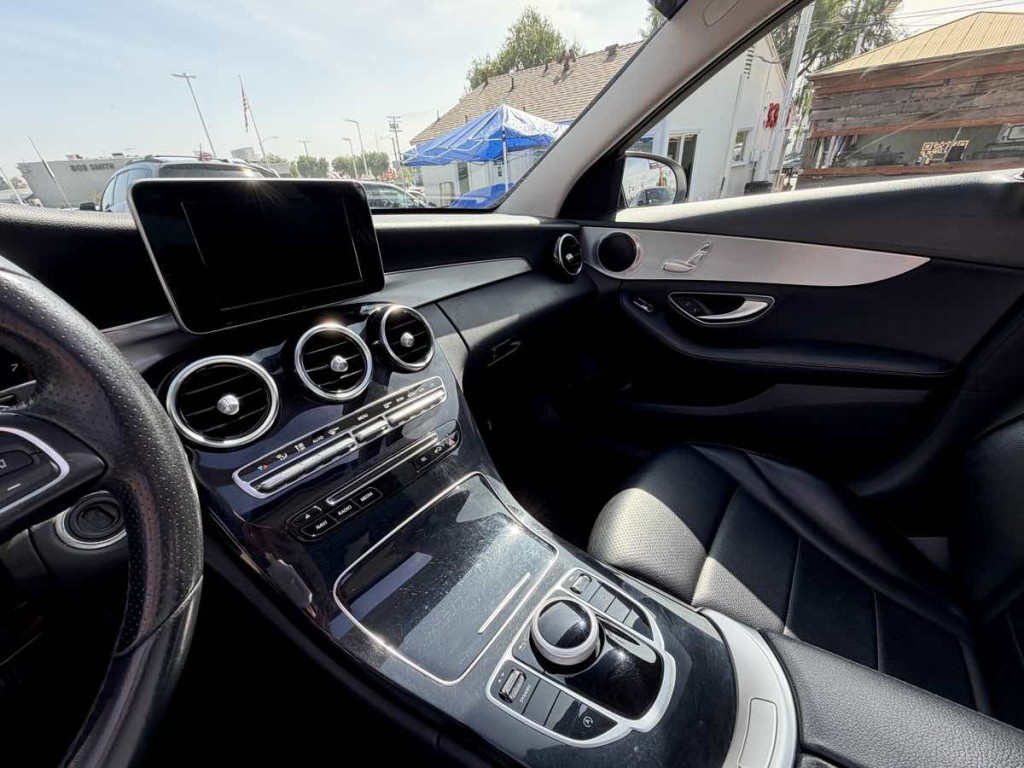 2018 Mercedes-Benz C-Class Image 17