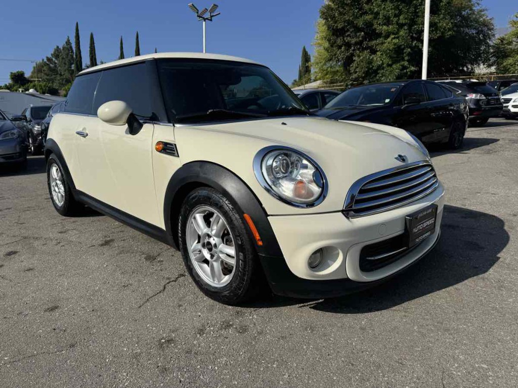 2012 MINI Cooper Image 1