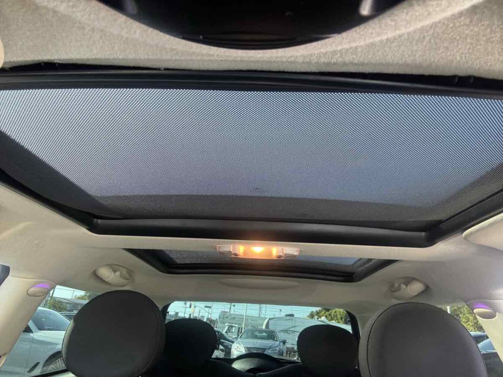 2012 MINI Cooper Image 6