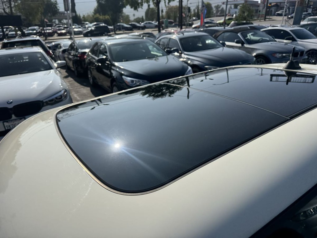 2012 MINI Cooper Image 7