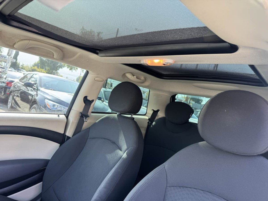 2012 MINI Cooper Image 8