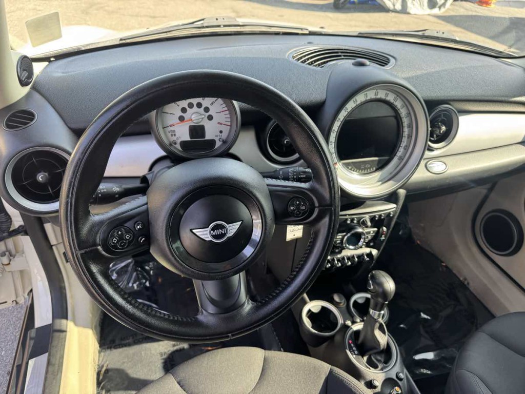 2012 MINI Cooper Image 10