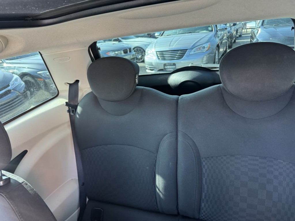 2012 MINI Cooper Image 11