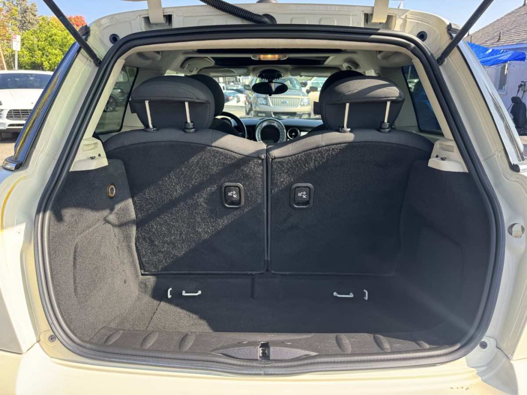 2012 MINI Cooper Image 14