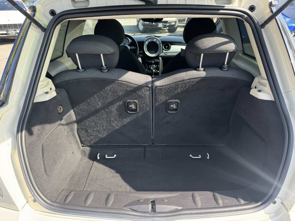 2012 MINI Cooper Image 15