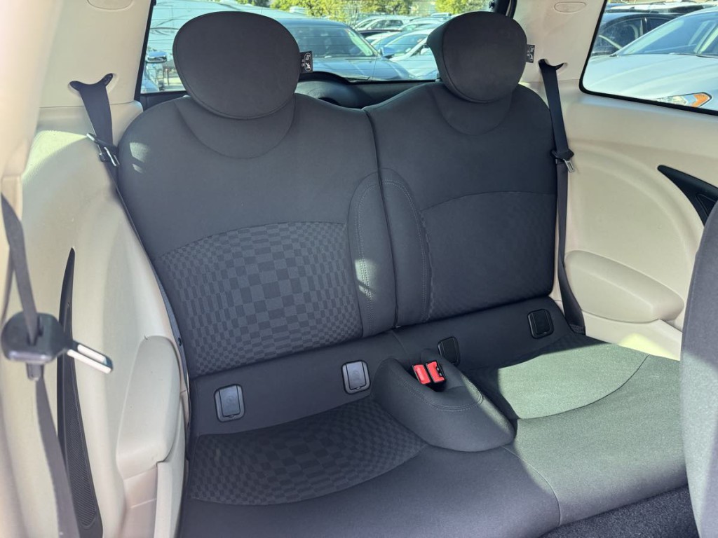 2012 MINI Cooper Image 16