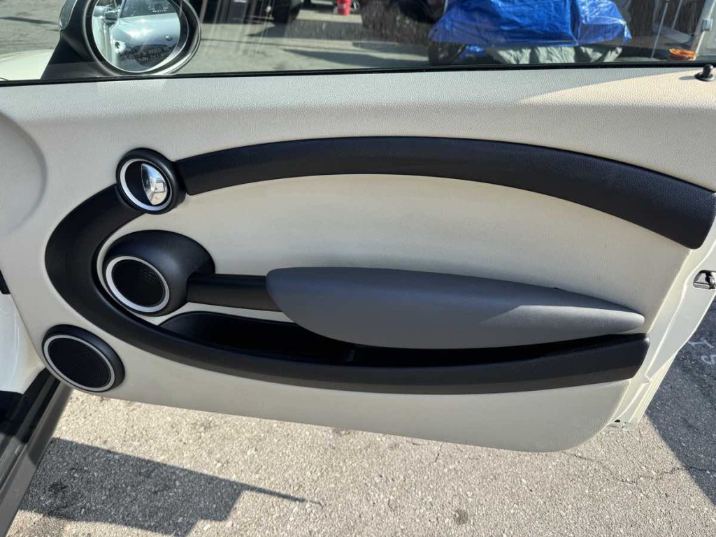 2012 MINI Cooper Image 18