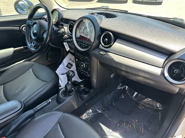 2012 MINI Cooper Image 12