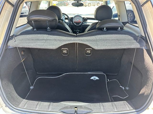 2012 MINI Cooper Image 17