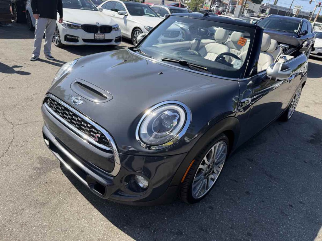 2017 MINI Convertible Image 3