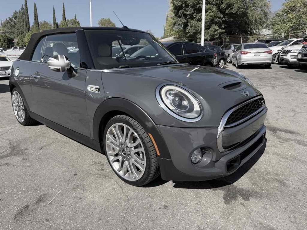 2017 MINI Convertible Image 7