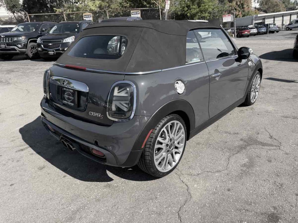 2017 MINI Convertible Image 8
