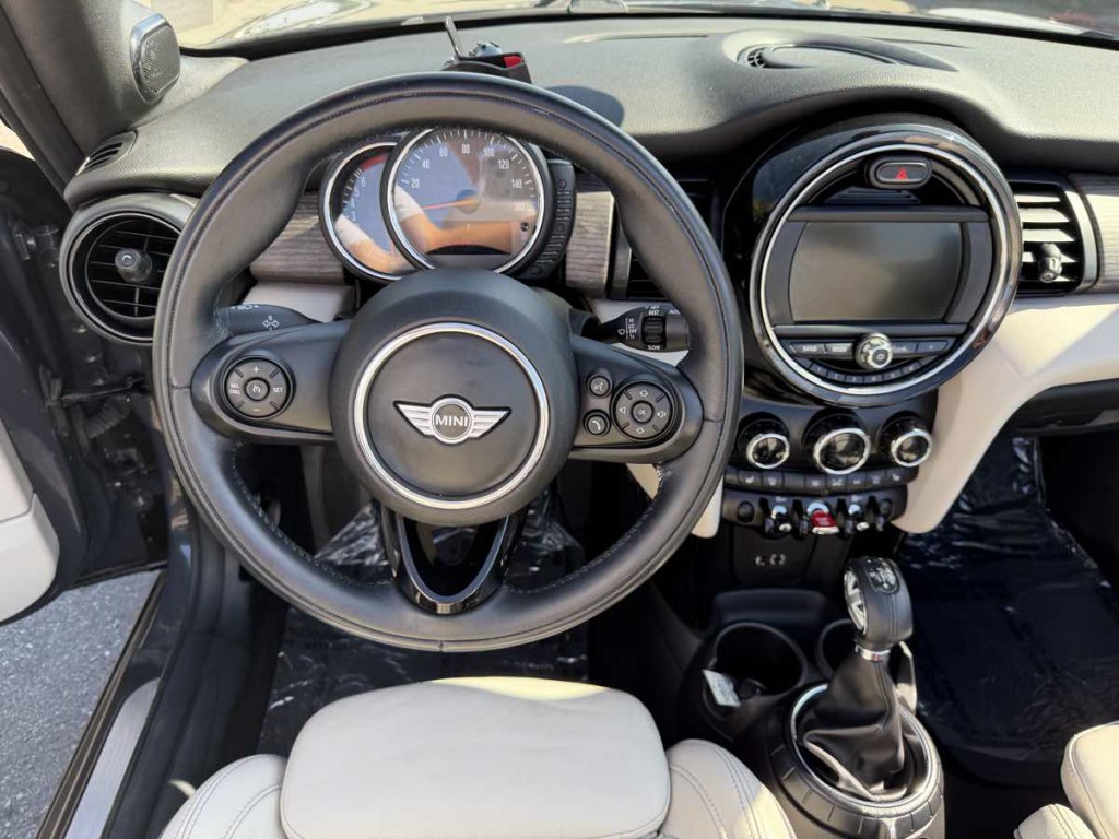 2017 MINI Convertible Image 12