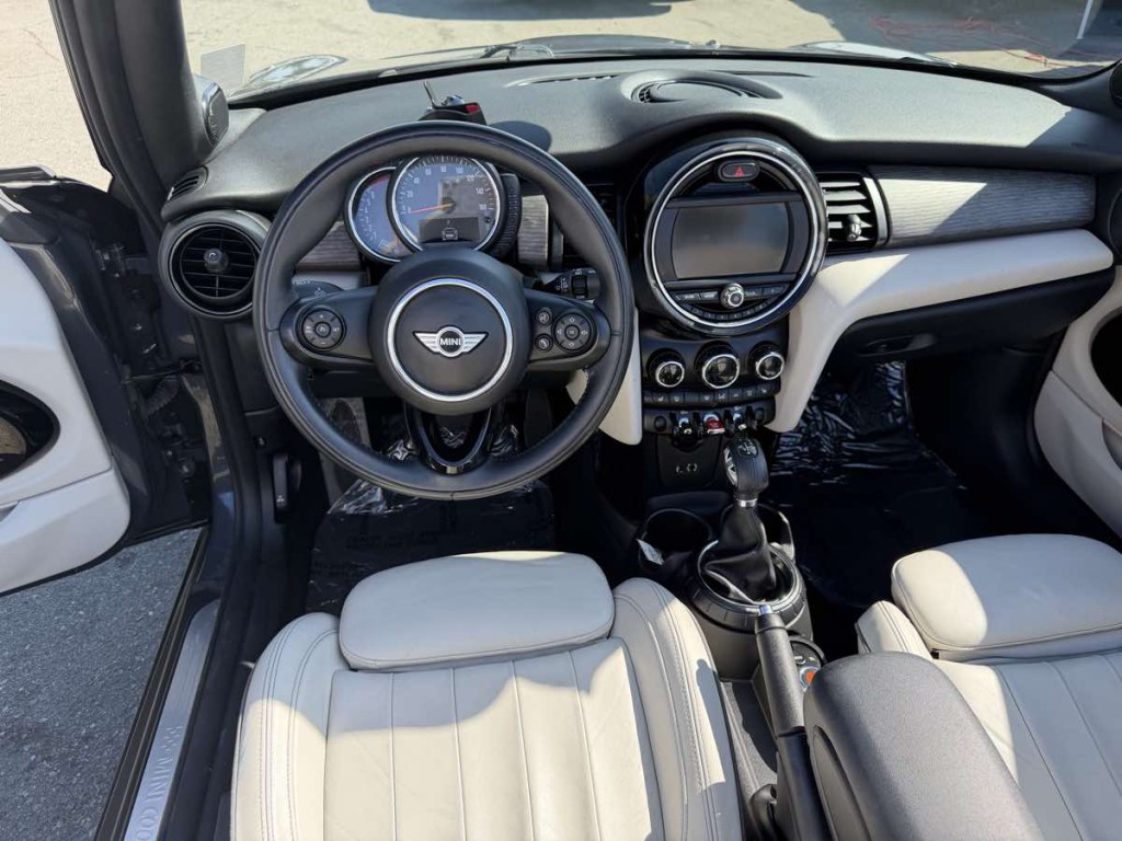 2017 MINI Convertible Image 13
