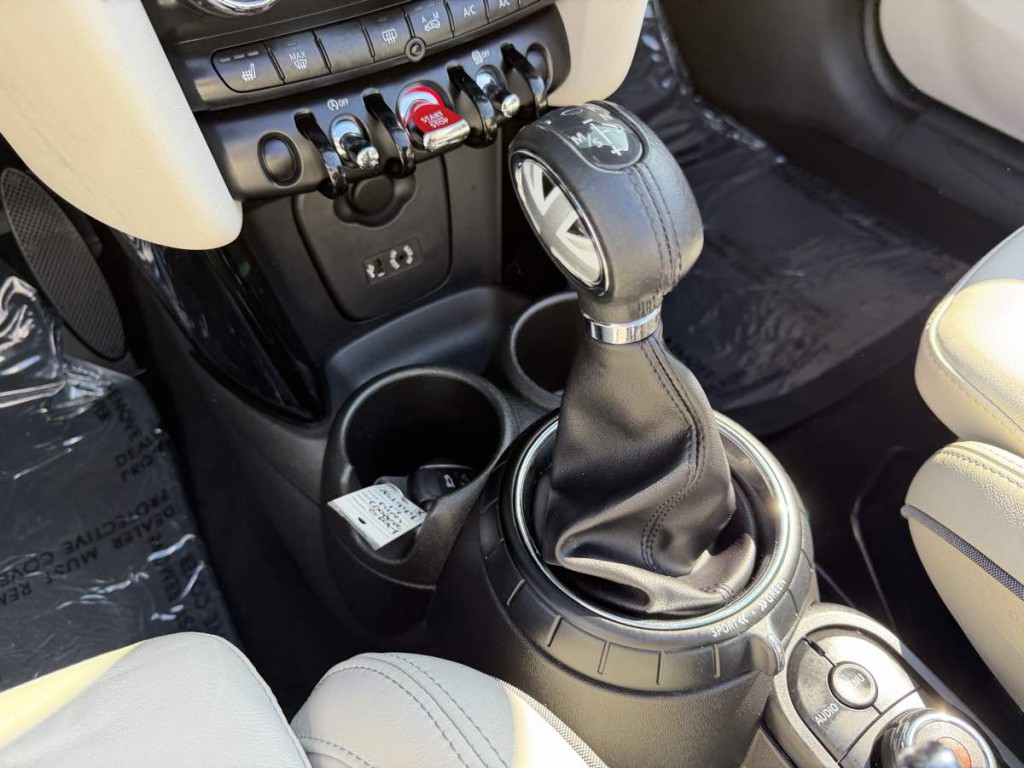 2017 MINI Convertible Image 15