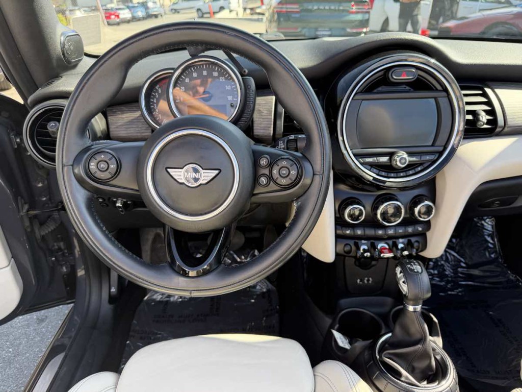 2017 MINI Convertible Image 16