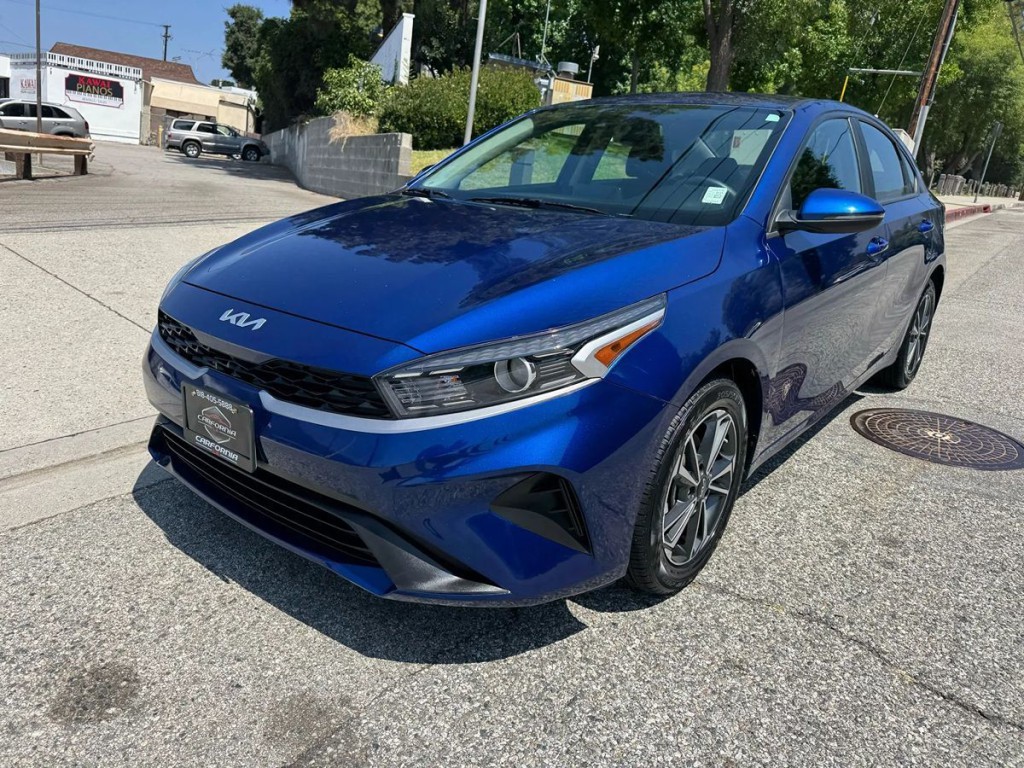2023 Kia Forte Image 3