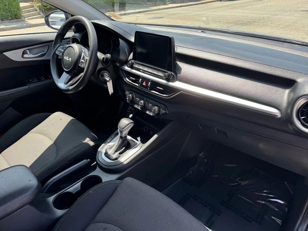 2023 Kia Forte Image 8