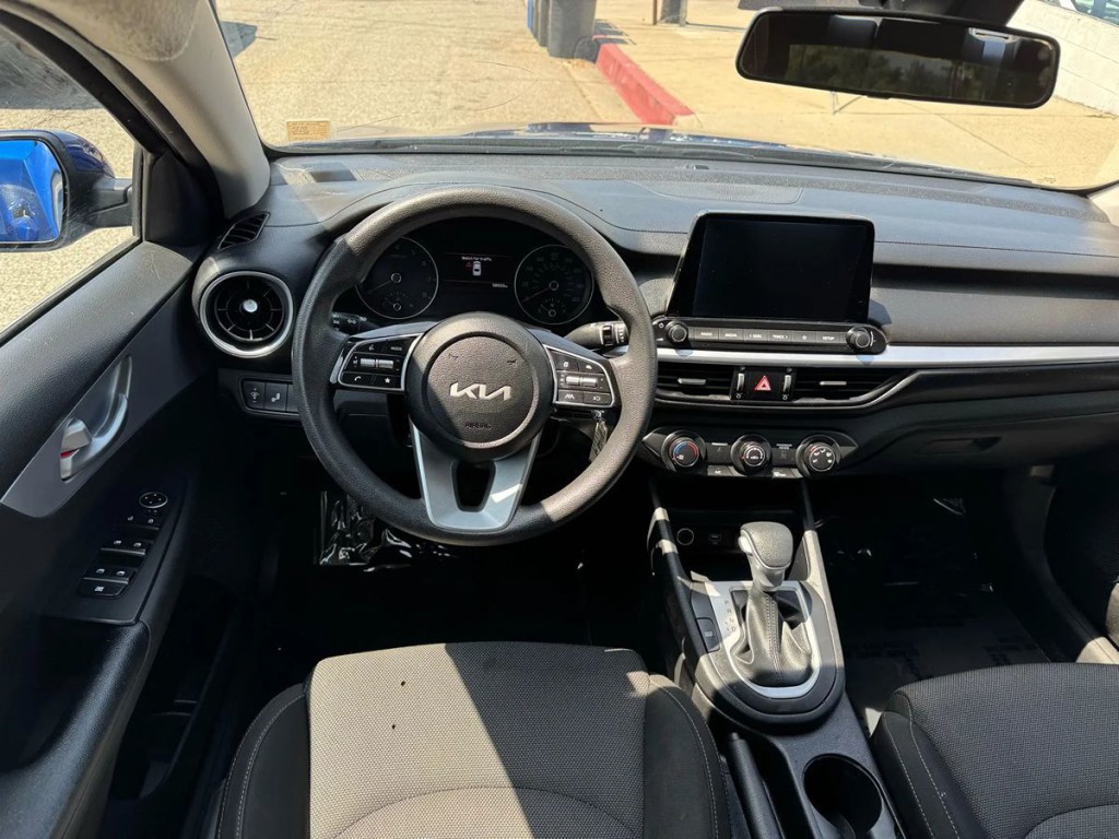 2023 Kia Forte Image 12
