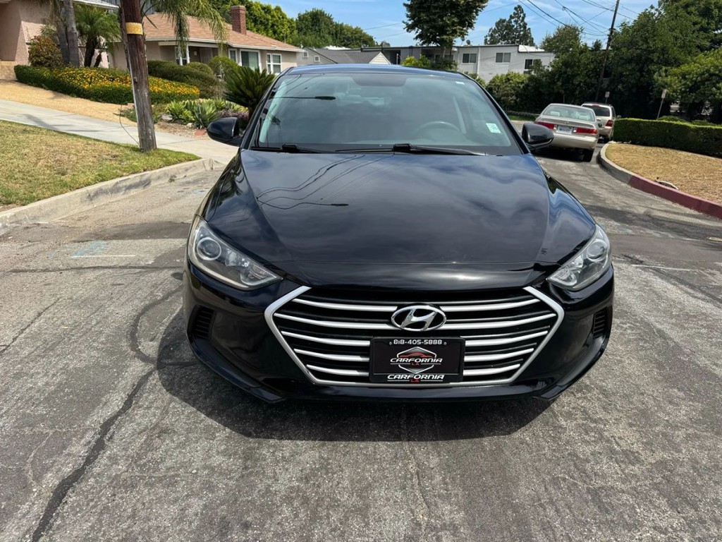 2017 Hyundai Elantra Image 2