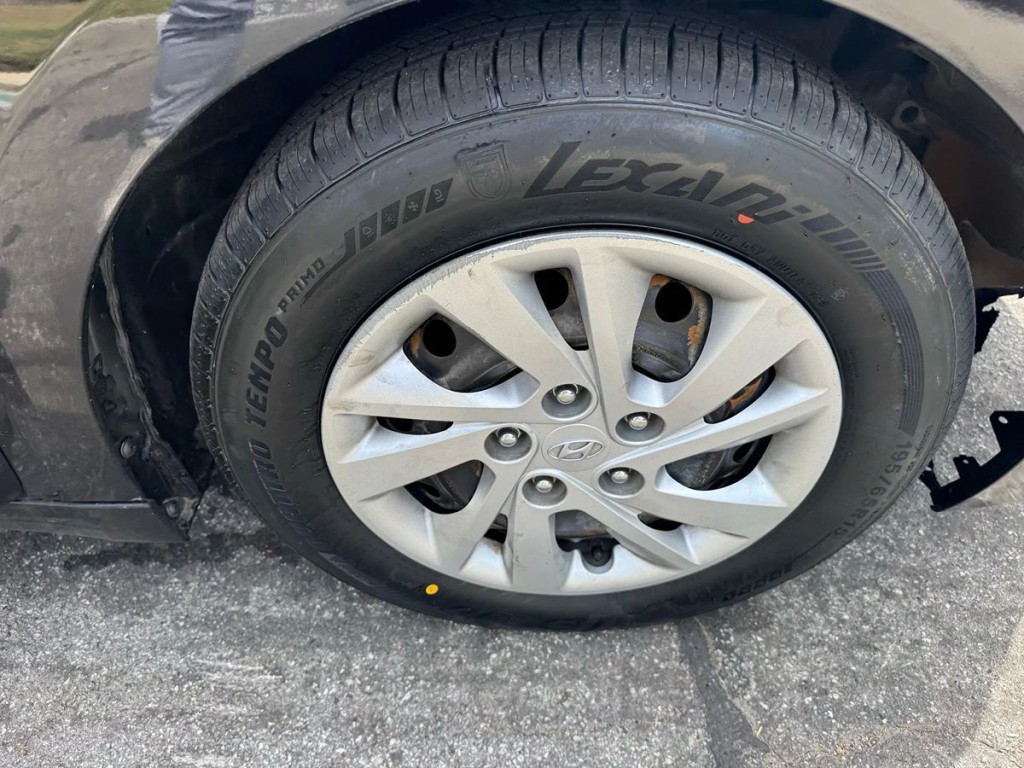 2017 Hyundai Elantra Image 7